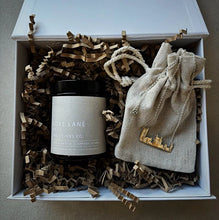 Load image into Gallery viewer, St. Ives Skyline Necklace &amp; Soy Wax  Candle Hamper
